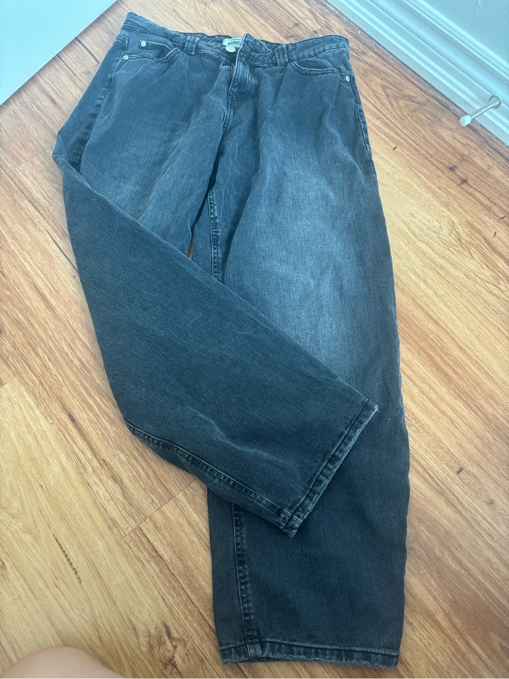 low rise barrel refuge Women's Relaxed Black Denim Jeans